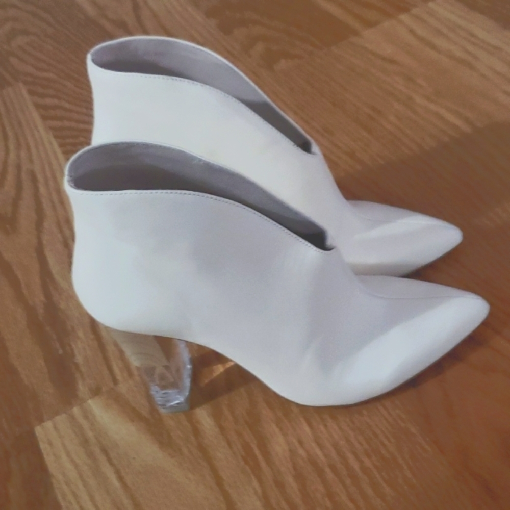 42 Gold Ecru/white leather bootie